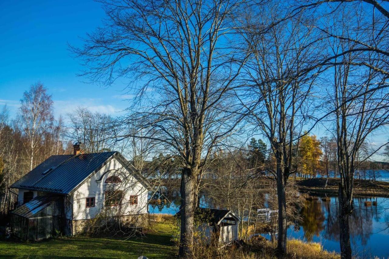 Romantic Spa Villa With Fireplace By The Lake Stjarnsund Exterior photo